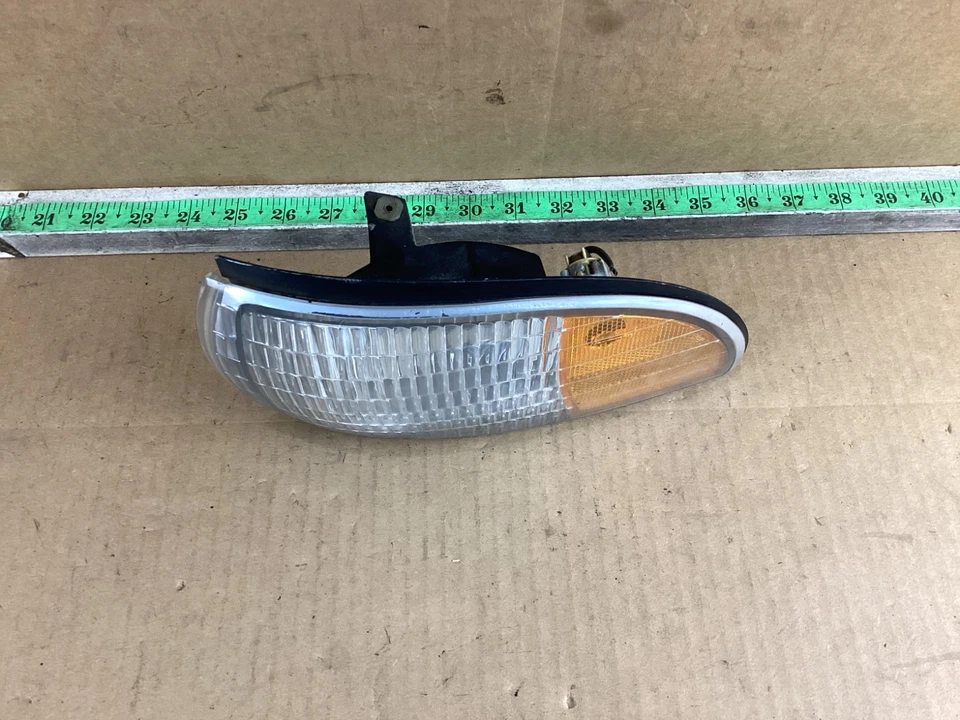 Chevrolet Caprice 1991-1996 luz intermitente delantera izquierda esquina/estacionamiento OEM Foto 2 de 4