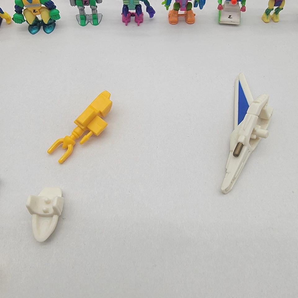 Big Lot Of 38 Galoob  Z-bots / Zbots  Mini bots Vintage Vehicles & Accessories - Image 3 of 4