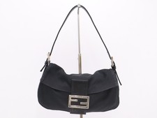 Borsa a tracolla FENDI Mamma Baguette nylon nero argento