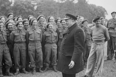 Winston Churchill besucht die Normandie, Foto 1944