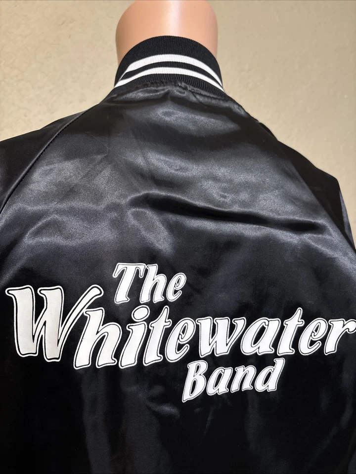 Винтажная черно-белая куртка 80-х The Whitewater Band размер средний атлас - Изображение 2 из 4