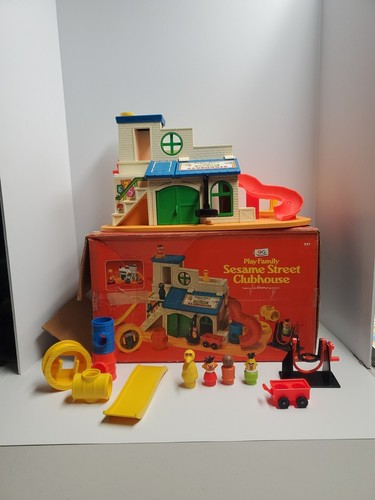 Fisher Price Little People Play Family Sesame Street 937 Clubhouse W/ box