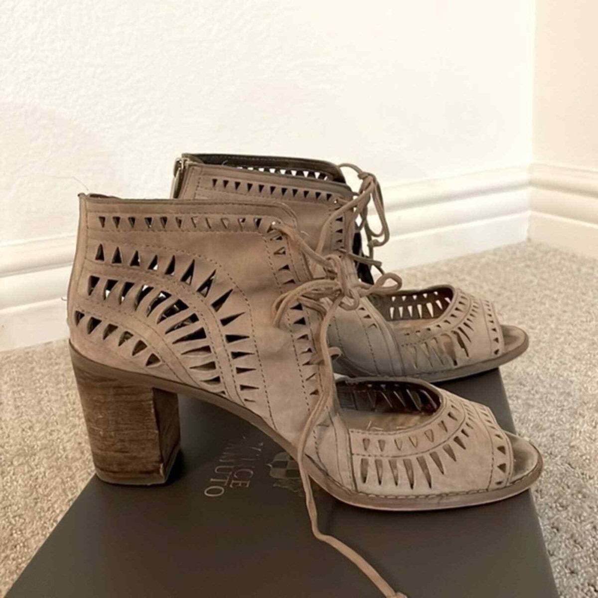 ako様 Vince Camuto Tarita - Smoke Cloud True Suede Heeled Sandals | eBay
