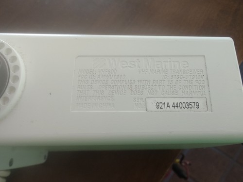 Radio sumergible montada fija West Marine VHF600 DSC VHF600DSC con manual - Imagen 6 de 10