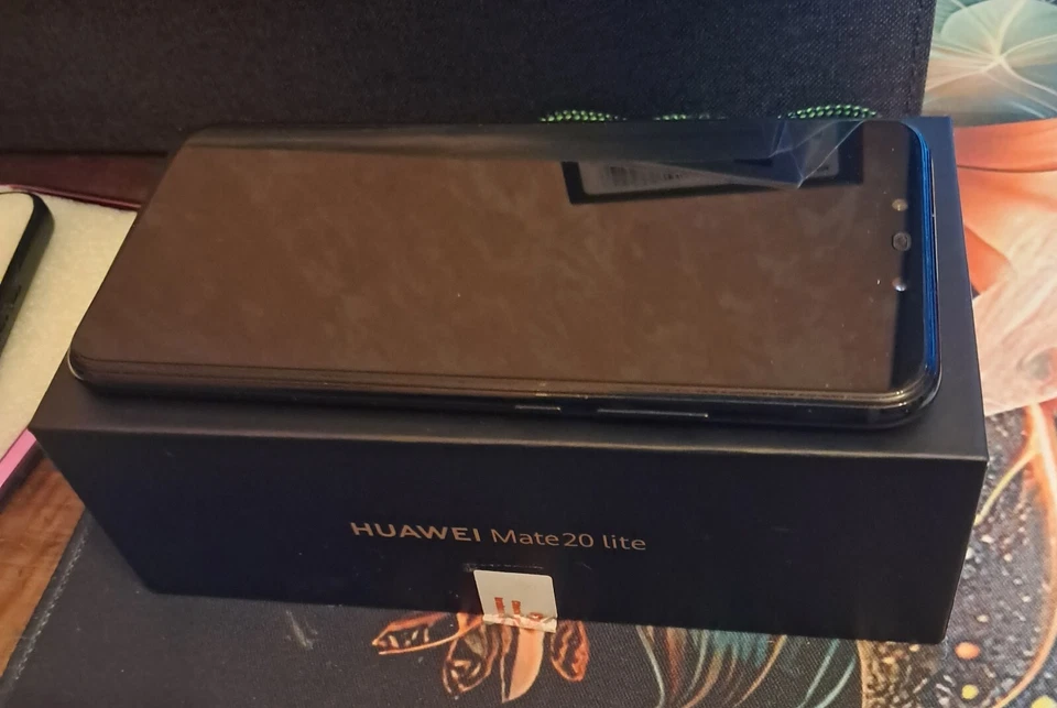 Smartphone Huawei Mate 20 Lite - Usato in ottime condizioni (seminuovo) - Immagine 3 di 4