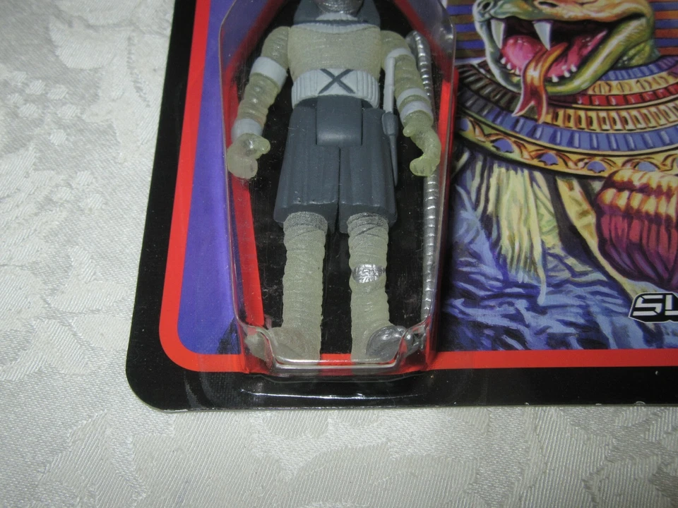 Figura de acción Super7 ReAction The Worst Snake Tut GID Brilla en la oscuridad Foto 3 de 4