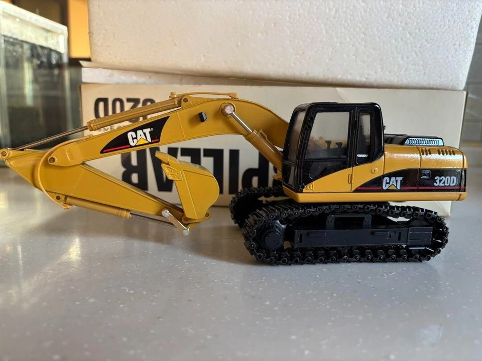 USED Caterpillar 320C Excavator - 1/40 from Japan - Image 3 of 4
