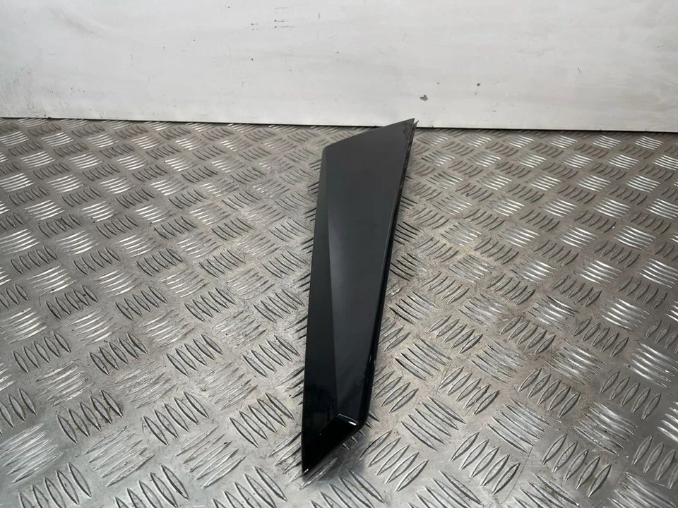 Moldura puerta trasera peugeot 2008 ii 2021 9826305280 liq13453 Foto 3 de 4