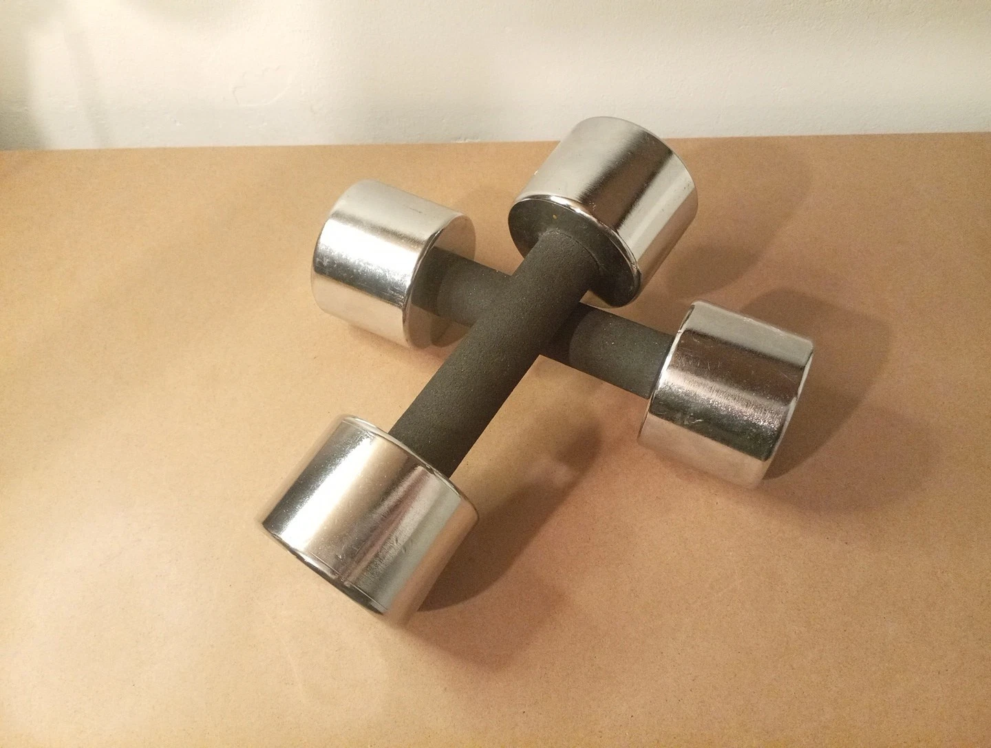 Lonsdale Chrome Dumbbell Pair 4kg Lonsdale 2x4 Kg Dumbbell Weights Home Gym Set
