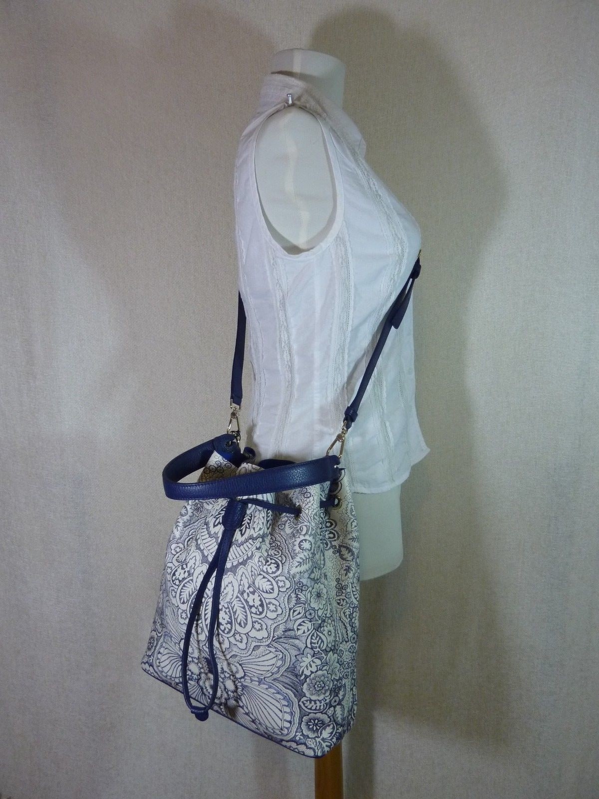 NEW FURLA Stacy Patterned Leather Bucket Tote/Crossbody Bag - Made in Italy image 6