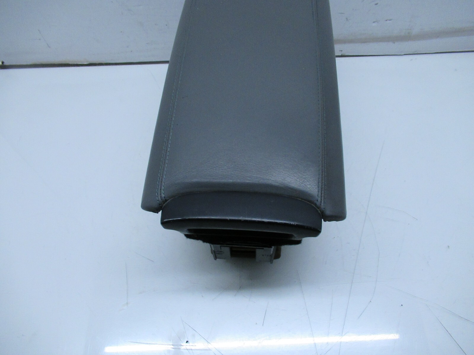04-08 MASERATI QUATTROPORTE CENTER CONSOLE ARMREST ARM REST OEM