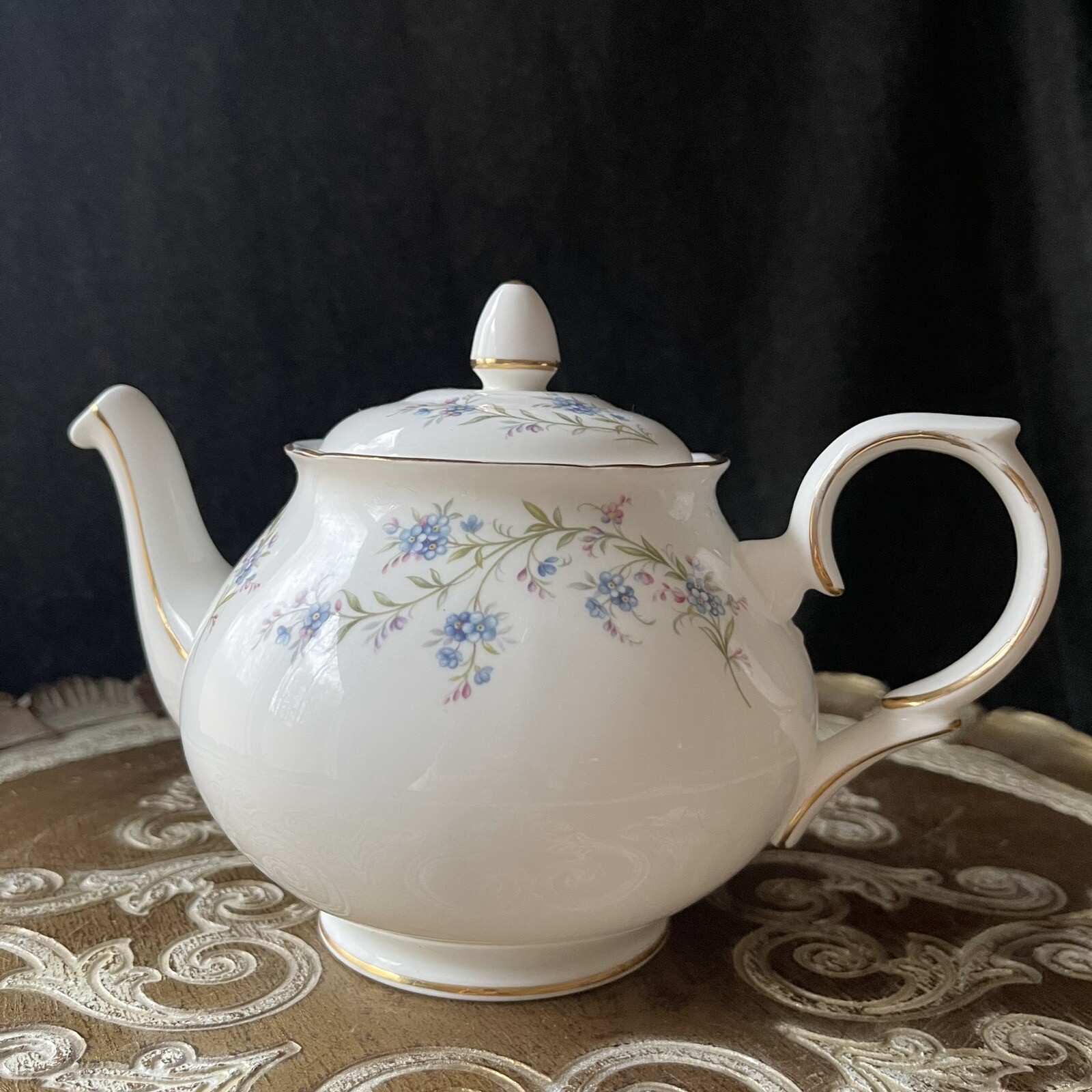 Vintage Duchess Bone China Tranquility 1 & 1/4 pint Teapot very good