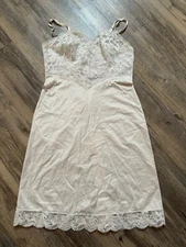 Vtg Vanity Fair Full Slip 34 Ivory Lingerie Silky Lace Trim Nylon Modesty