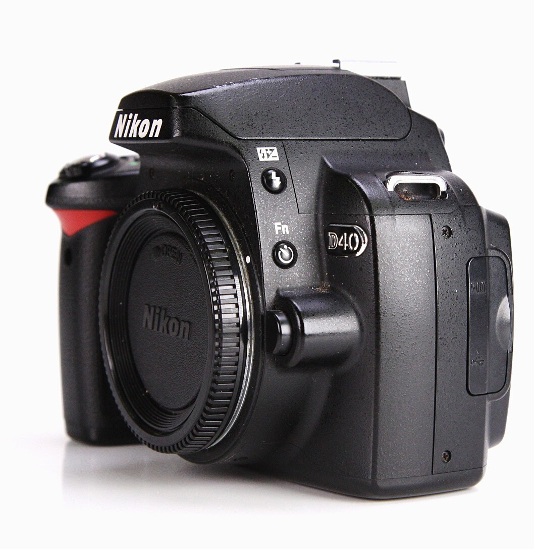 Nikon D40 DSLR Camera Body Only Boxed Nikon ENEL9 Battery & MH23