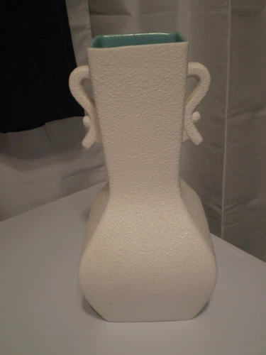 VINTAGE ROYAL HAEGER 11" TALL WHITE TEXTURED/TURQUOISE HANDLED VASE