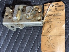 Nos Mopar 64 65 66 Plymouth Barracuda Valiant Dodge Dart Rh Door Lock 2486260
