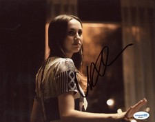 Maude Apatow Sexy Autographed Signed 8x10 Photo ACOA