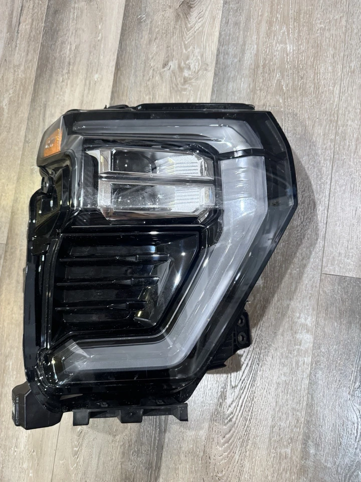 Faro Chevrolet Silverado 2500/3500HD 2024-2025 OEM 85044249 pasajero derecho Foto 2 de 4