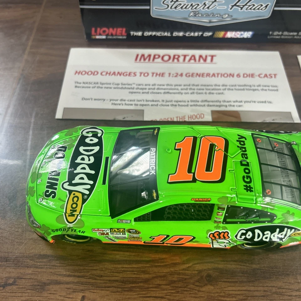 Danica Patrick #10 GoDaddy 1/24 Die-Cast 2013 SS 1 de 816 con papeleo Nascar Foto 2 de 4
