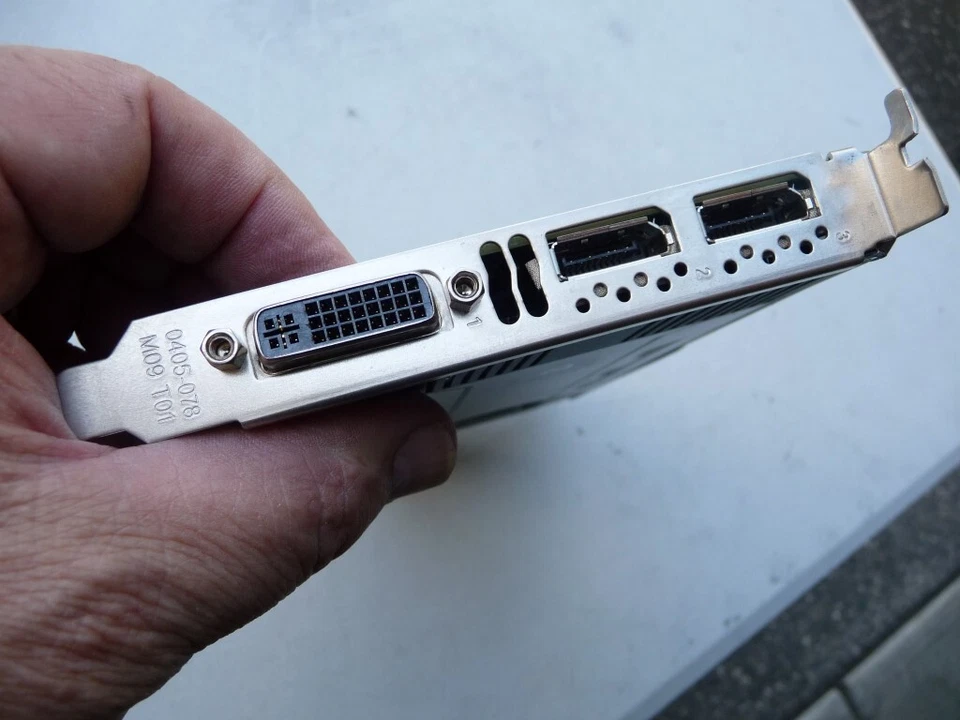 AU SELLER NVIDIA Quadro K4000 3GB GDDR5 PCIe 2.0 x16 80W Graphics Card - TESTED - Image 2 of 4