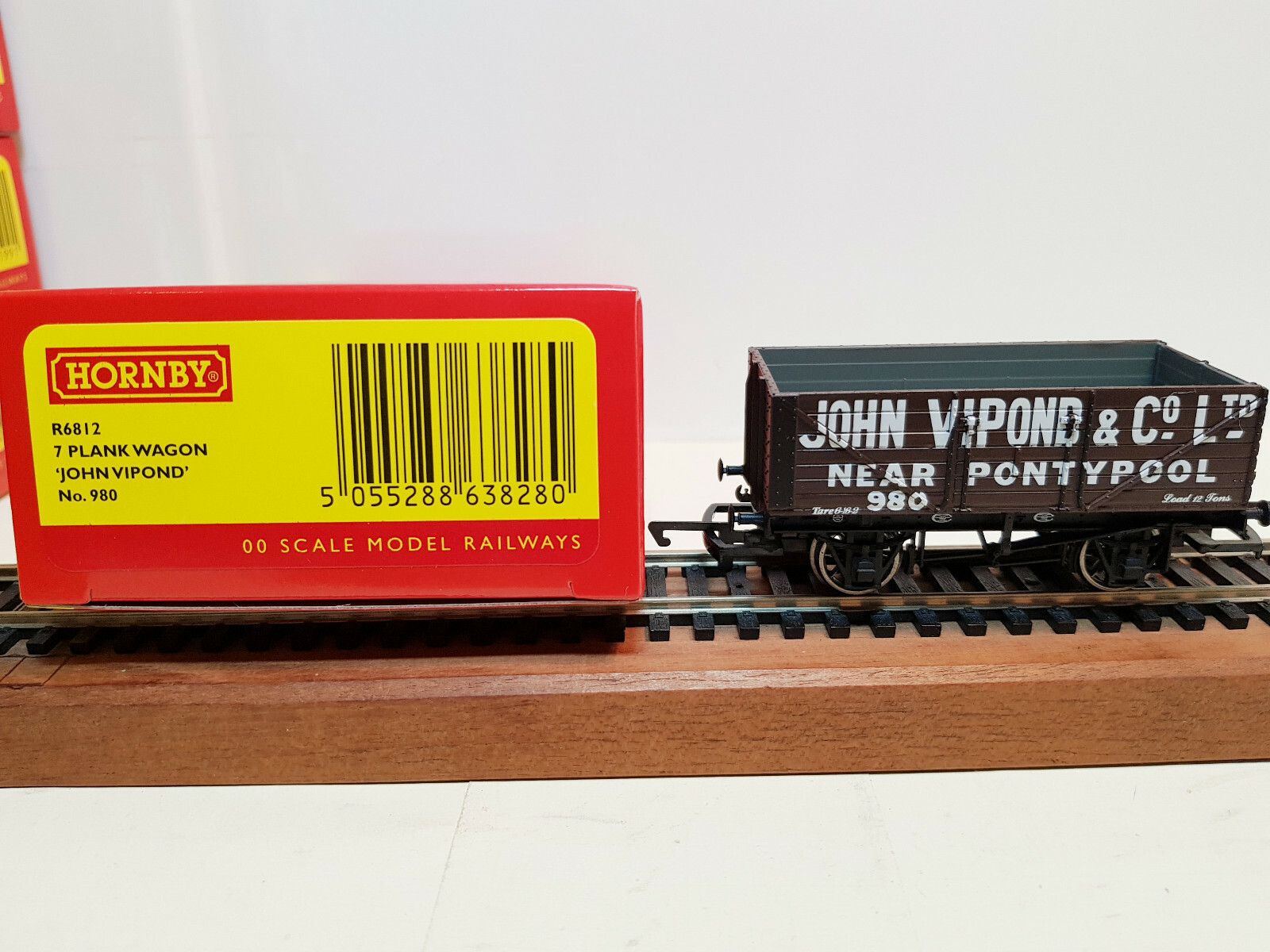 R6812 Hornby 7 Plank Wagon John Vipond No.980