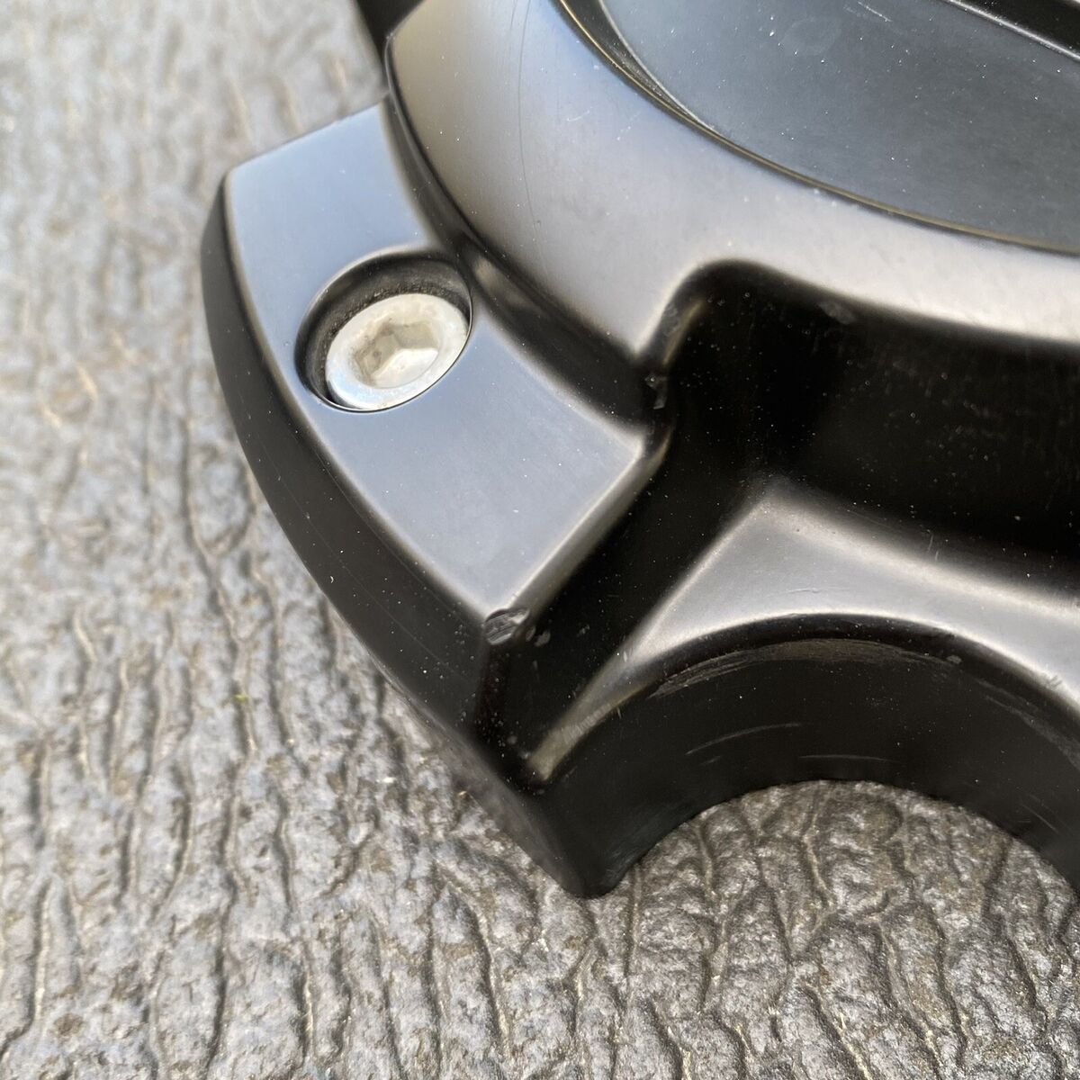 SINGLE CENTER CAP TOYOTA TUNDRA TSS 2007-2019 GENUINE OEM SINGLE CENTER CAP TOYOTA TUNDRA TSS 2007-2019 GENUINE OEM