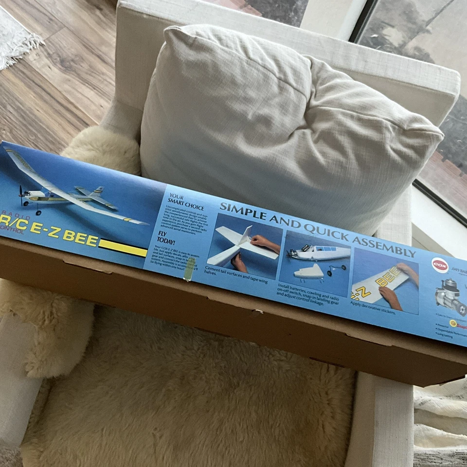 Rare 1987 Version Cox R/C E-Z Bee Model 90471 Flying Plane ✈️ - Image 3 of 4