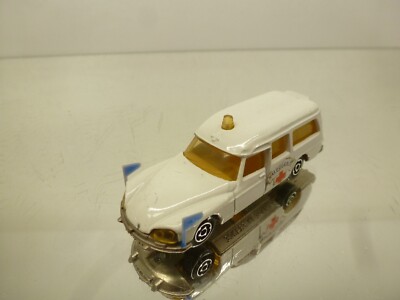 MAJORETTE 206 CITROEN DS21 BREAK - AMBULANCE RED CROSS -1:65- GOOD - 257