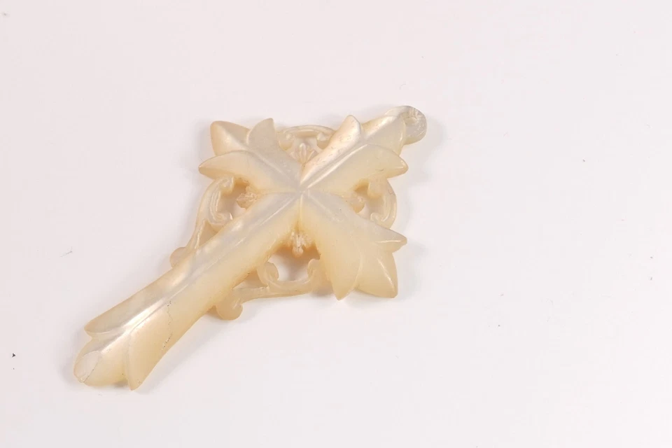 Kruzifix Anhänger Perlmutt Weiß fein geschnitzt um 1900 51x31mm - Bild 2 von 3