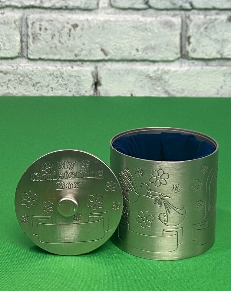 Caja de bautizo de metal vintage para bebé diseño grabado recuerdo caja de baratija plateada Foto 2 de 4