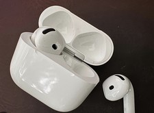 Apple AirPods 4 Wireless Bluetooth Earbuds Double White with Charging Case
