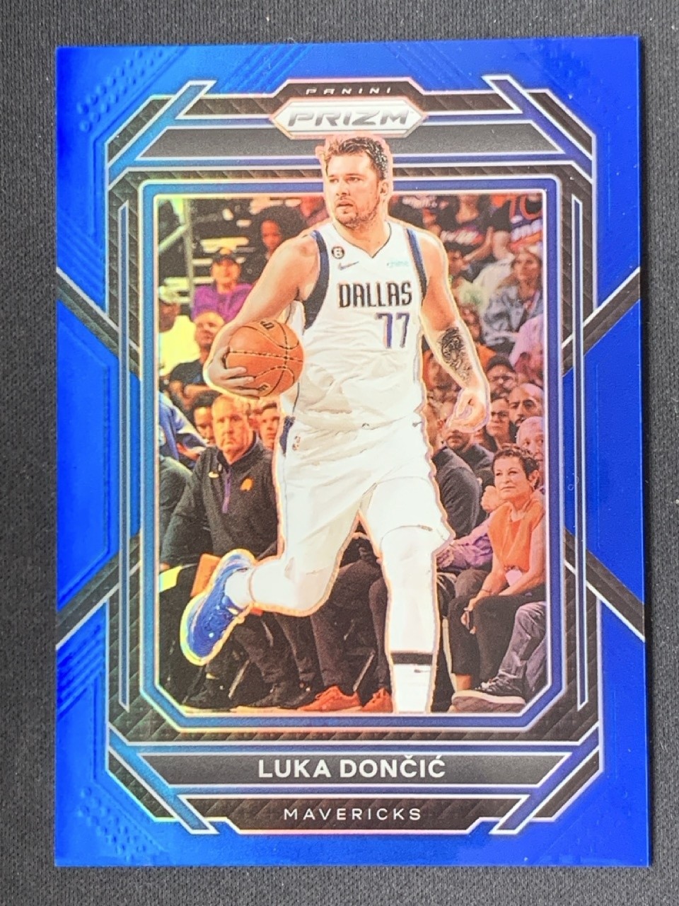 Luka Doncic 2022-23 Panini Prizm Blue Prizm /199 #196