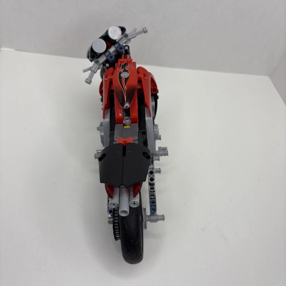 LEGO TECHNIC: Motorbike (8051) Build Complete No Manuals No Box No Decals - Image 4 of 4