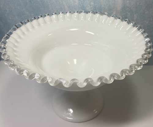 Vintage Fenton Silver Crest Milchglas gekräuselter Rand Standfuß Schüssel Süßigkeitenschale 5,5”x8” - Bild 6 von 11