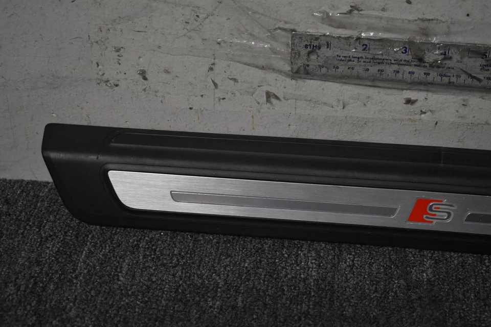 AUDI Q5 2018-2021 PREMIUM PLACA DE UMBRAL DELANTERO FABRICANTE DE EQUIPOS ORIGINALES Foto 2 de 4