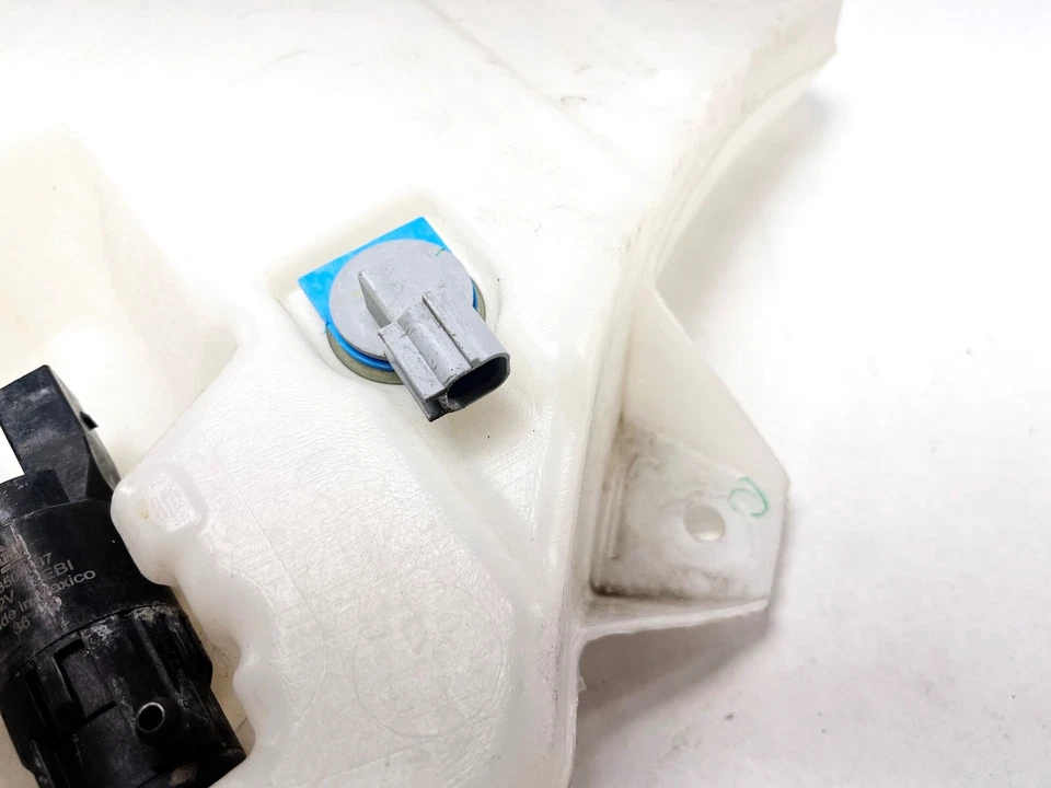 20-24 GMC SIERRA 2500 3500 HD PARABRISAS LAVADORA LÍQUIDO DEPÓSITO OEM Foto 4 de 4