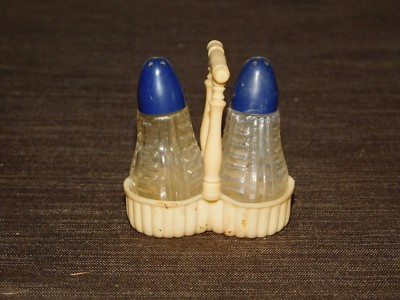 VINTAGE KITCHEN SALT & PEPPER SHAKERS PLASTIC GLASS BLUE TOP