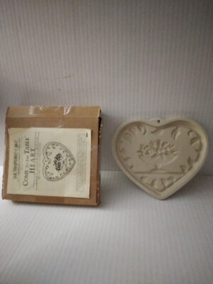 NEW Pampered Chef Clay Cookie Mold Bread Warmer 1999 Come To The Table Heart NIB