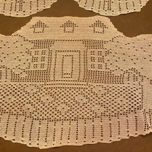 Vintage set of 3 doilies, house and trees - Picture 3 of 6