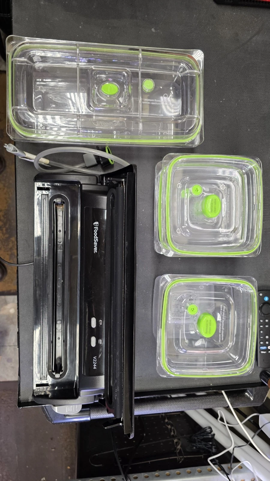 FoodSaver V2244 Vacuum Sealing System Food Sealing Machine With Containers
