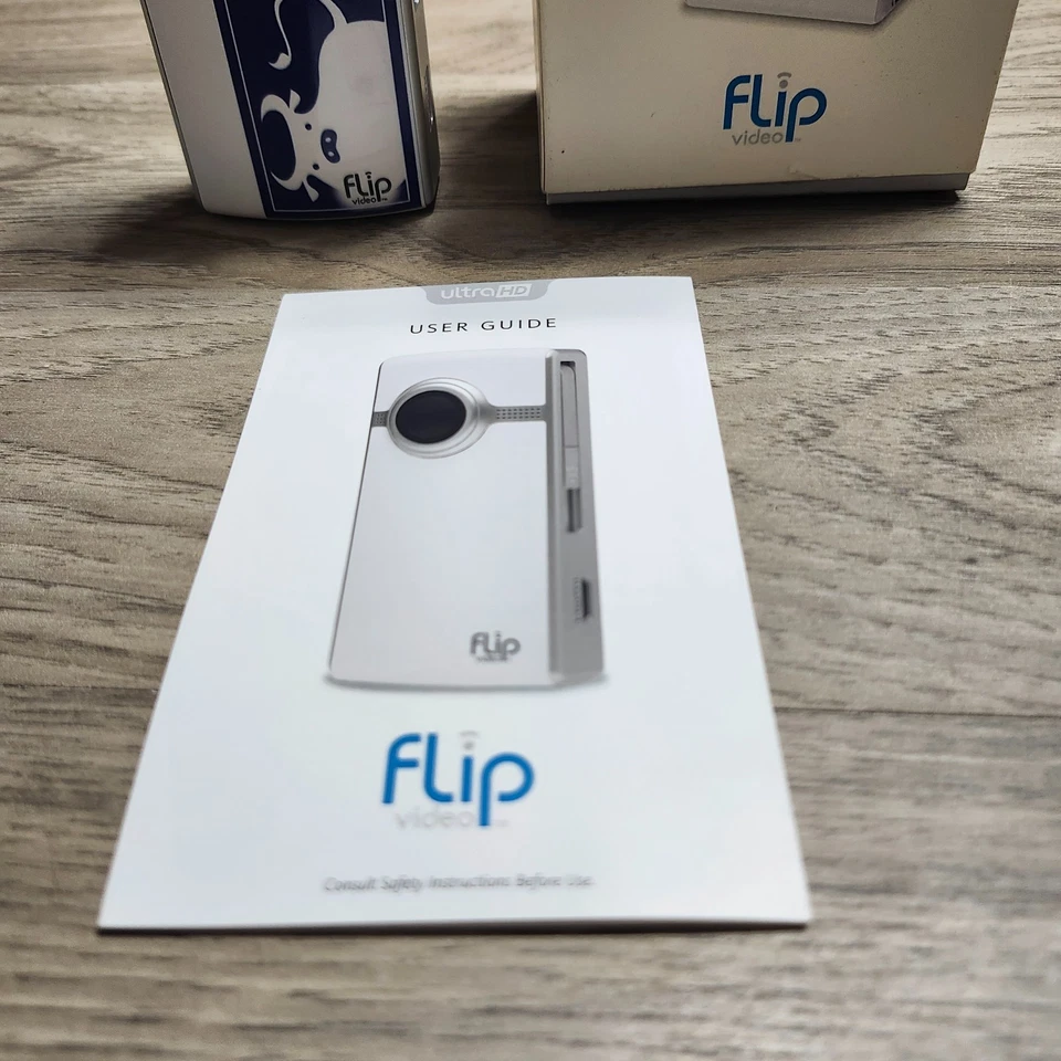 CISCO Flip Video U260 UltraHD 4 GB Camcorder White and Blue Model U260 - Image 4 of 4