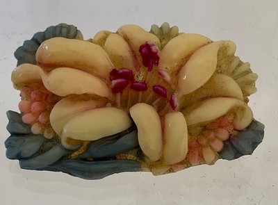 Zelluloid Floral Blume Brosche Anstecknadel Lilie Vintage bezaubernd 3D