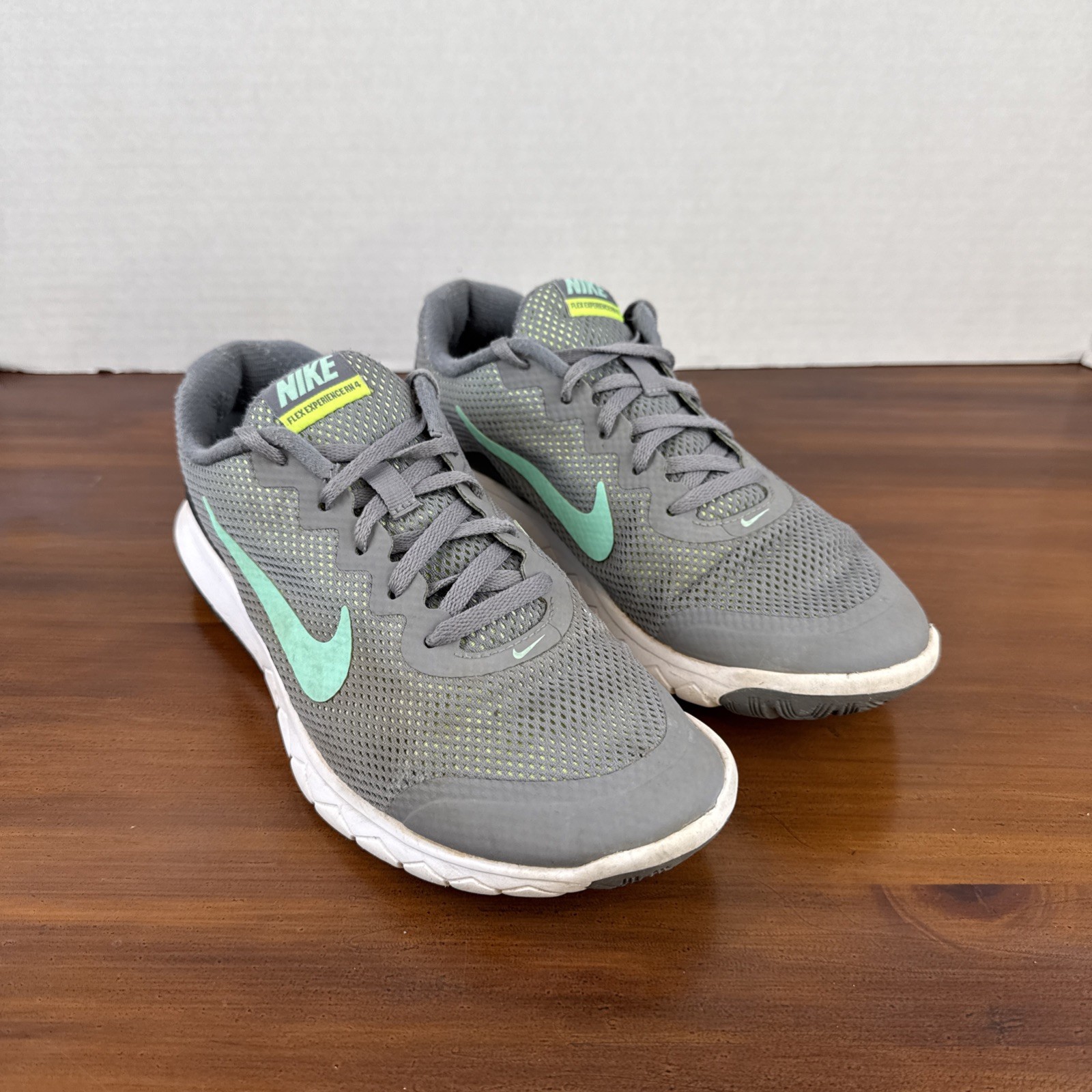 Women’s Nike Flex Experience RN 4 Running Sneakers Size 8