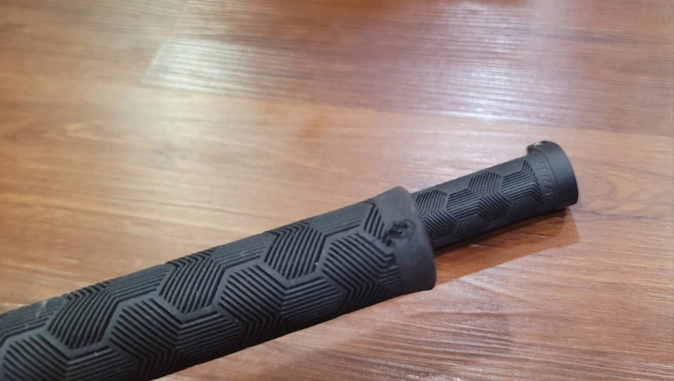 Trek Bontrager XR Trail Comp Bicycle Handlebar Grip Missing Bolt  - Image 3 of 4