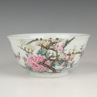 Chinese Antique Famille Rose Porcelain Bowl with Flower and Bird Pattern