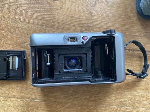 Fotocamera Pentax 35mm IQZoom 70XL testata funziona con custodia - cerniera rotta - Foto 8 di 13