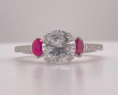 Natürlicher runder Diamant & ovaler Rubin 14 K Gold Verlobungsring 3 Steine 1,77 kt