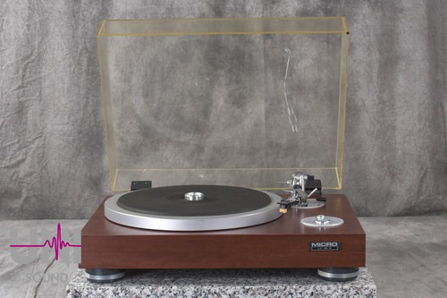 Micro DD-8 direct drive Turntable in Good Condition.