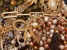 Vintage Jewelry Lot NICE COSTUME 4 Lbs All Wearable  watches