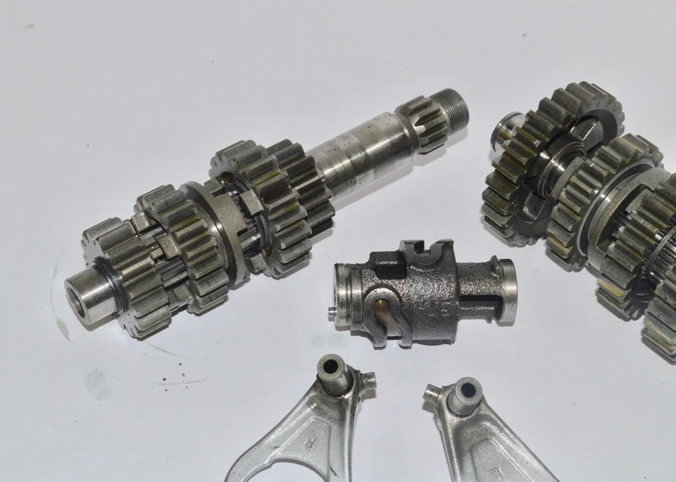 2004 Yamaha YZ250F YZF 250 Engine Motor Transmission Gear Drum Shaft Fork  - Image 2 of 3